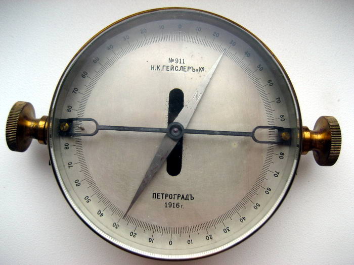 Файл:Н.К.Гейслеръ высокоточный компас Петроградъ 1916.jpg