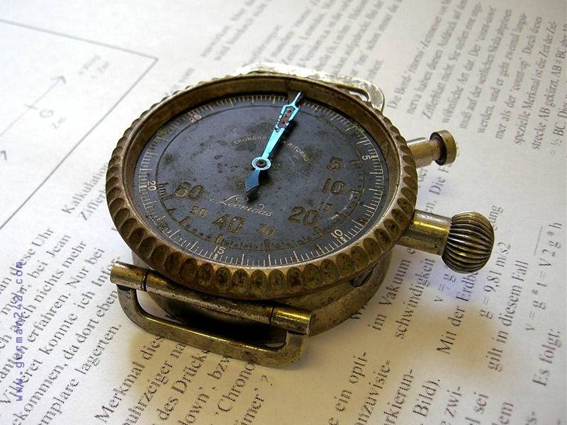 Летные часы ссср. Радиоактивные часы Радий. Часы приборные. Советские радиоактивные часы. Радиевые наручные часы.