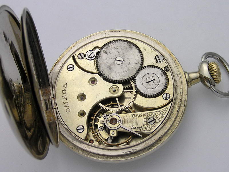 Карманные часы корпус. Карманные часы швейцарские 1900год Омега. Карманные часы Омега 1900 j800.. Часы Омега 1900 годов. Часы карманные Omega 4471743.