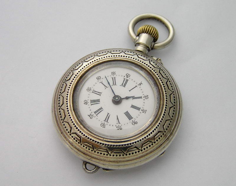Старые женские часы