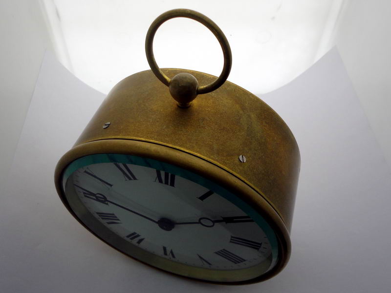 Круглый корпус часов. Часы Швейцария 1900 годов. Купить старинные часы кабинетные.