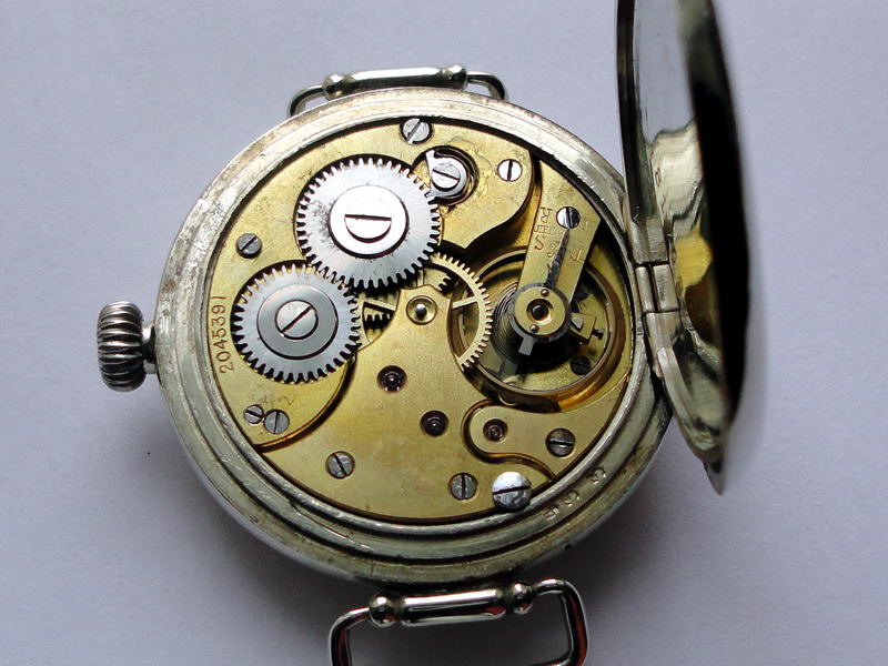 Часы сума. Georges Favre Jacot наручные часы. George Favre Jacot Locle Train. Старинные наручные швейцарские часы.