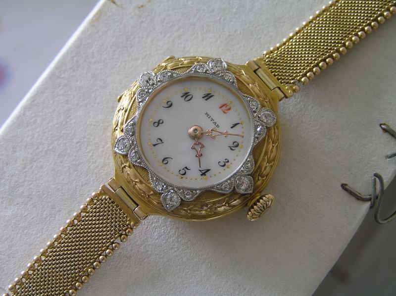 Старые женские часы. Часы Голд тайм золотые с бриллиантами. Longines часы золотые с бриллиантами. Часы женские наручные золотые. Часы наручные женские с бриллиантами.