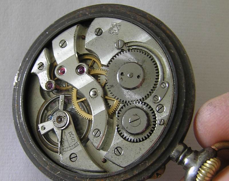 Что делать если часы остановились. Советские часовые механизмы. Карманные советские часы механизм. Механизм ручных карманных часов. Механические часы регулировка точности.